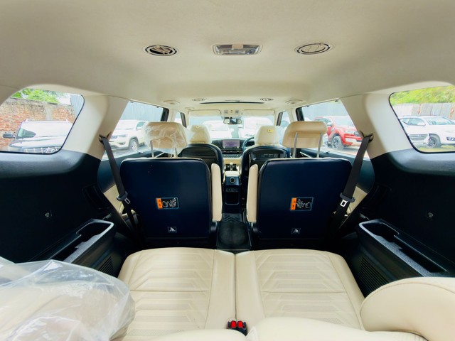 Second-hand 2022 Kia Carens Luxury Plus Diesel AT 6 STR BSVI for sale in Surat-7