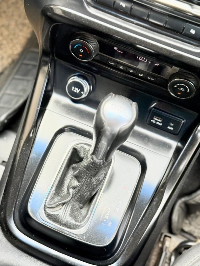 Second-hand 2017 Tata Hexa XTA for sale in Surat-12