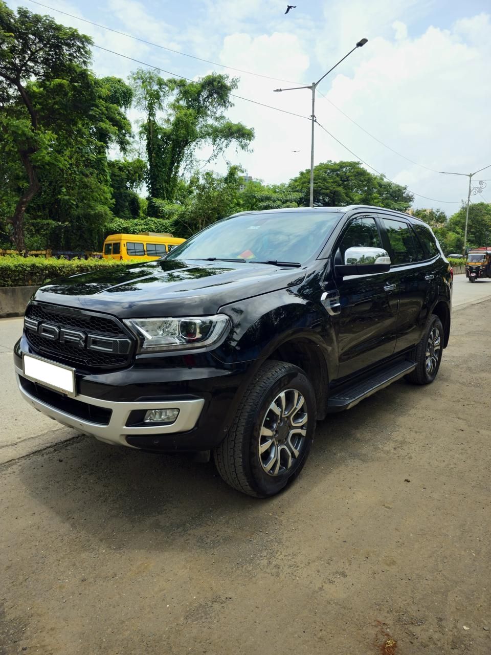 Buy Used Ford Endeavour Titanium Plus 4X4 AT of 2021 model @ 29,50,000 ...