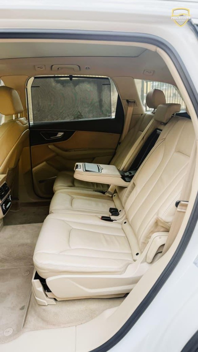 Second-hand 2019 Audi Q7 40 TFSI Quattro Technology for sale in New Delhi-3