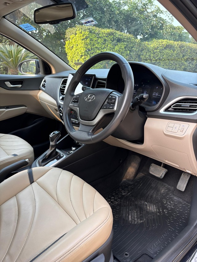 Second-hand 2020 Hyundai Verna SX IVT for sale in New Delhi-4