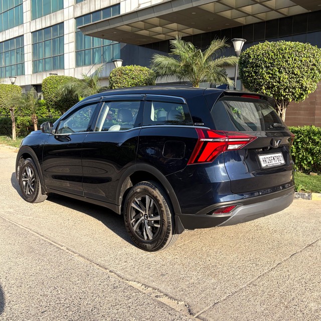 Second-hand 2024 Mahindra XUV700 AX5 5Str AT for sale in New Delhi-3