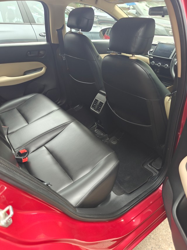 Second-hand 2022 Honda City V MT for sale in New Delhi-11