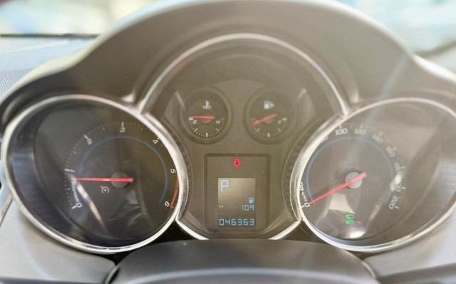 Chevrolet Cruze LTZ AT Second-hand 2017 Chevrolet Cruze LTZ AT for sale in Surat-10