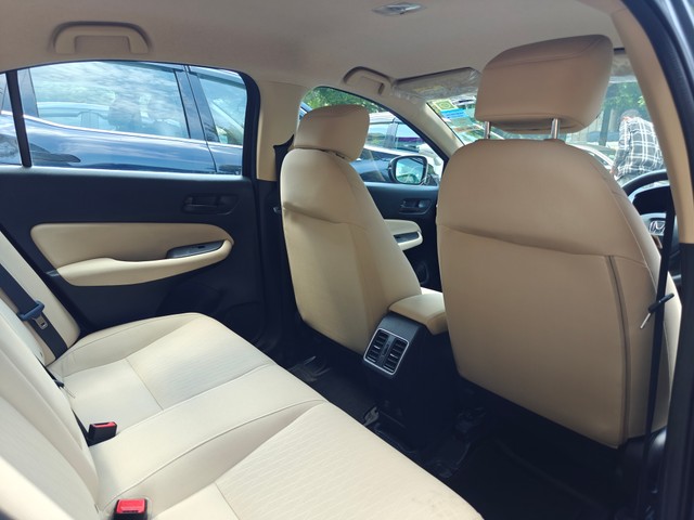 Second-hand 2022 Honda City V CVT for sale in New Delhi-4