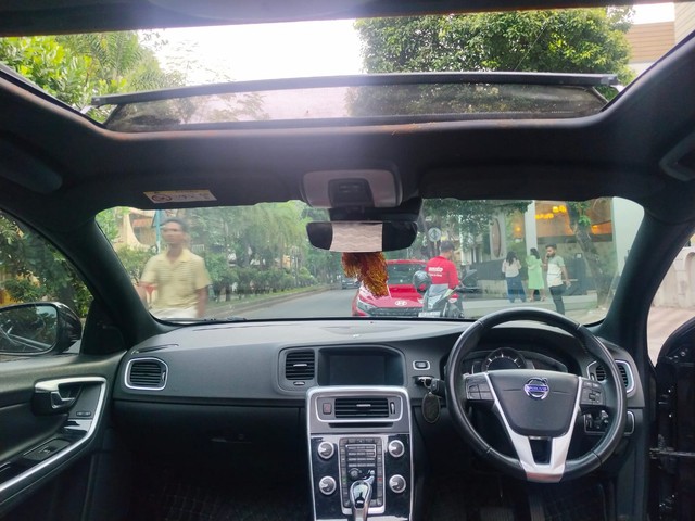 Second-hand 2018 Volvo S60 Cross Country D4 AWD BSIV for sale in Kolkata-9