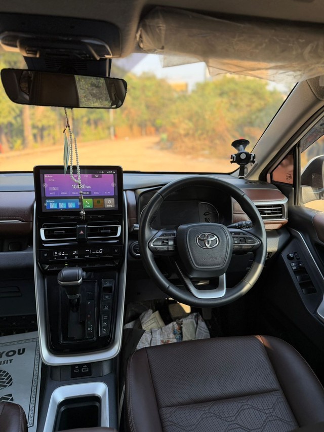 Second-hand 2023 Toyota Innova Hycross ZX(O) Hybrid for sale in Mumbai-11