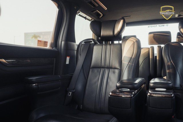 Second-hand 2022 Toyota Vellfire Executive Lounge BSVI for sale in New Delhi-7