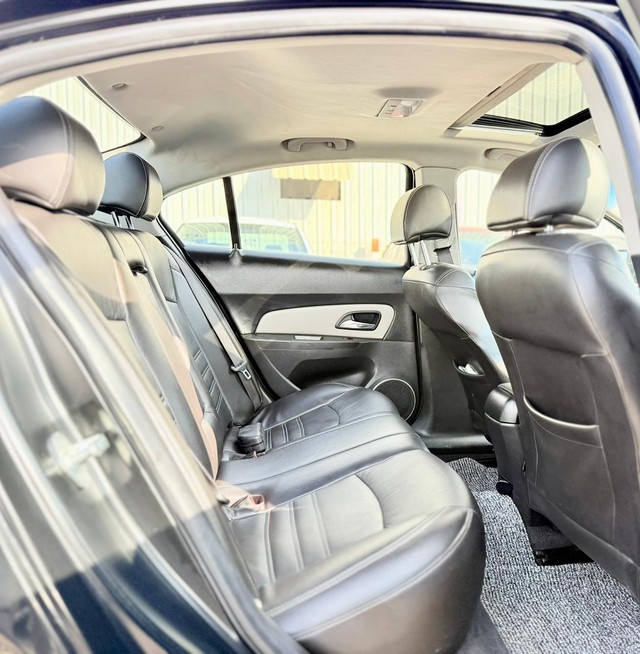 Chevrolet Cruze LTZ AT Second-hand 2017 Chevrolet Cruze LTZ AT for sale in Surat-5