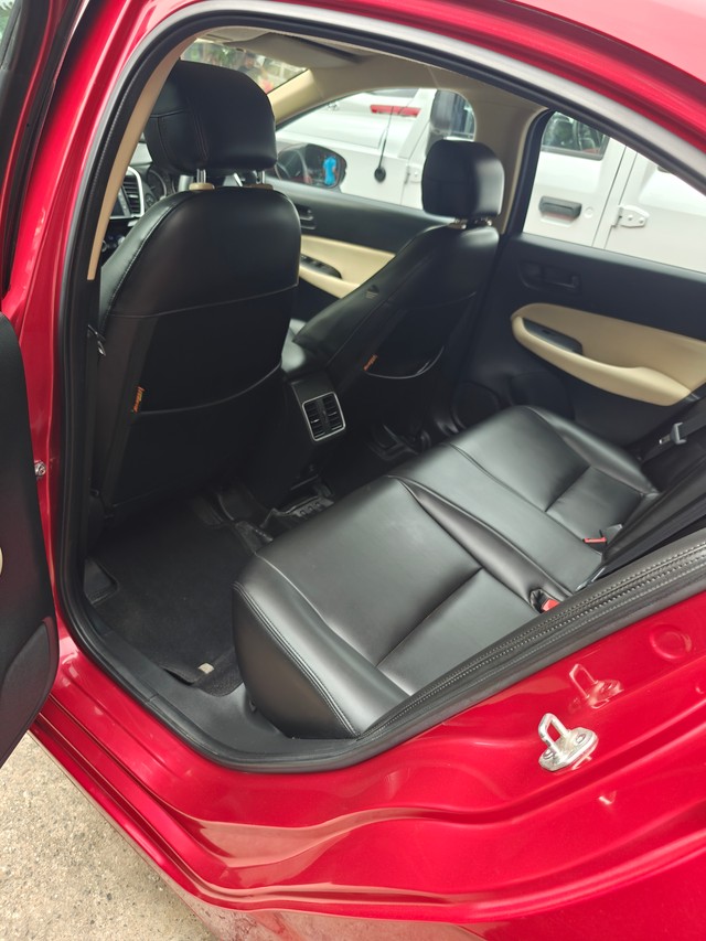 Second-hand 2022 Honda City V MT for sale in New Delhi-6