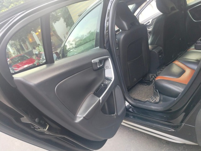 Second-hand 2018 Volvo S60 Cross Country D4 AWD BSIV for sale in Kolkata-14