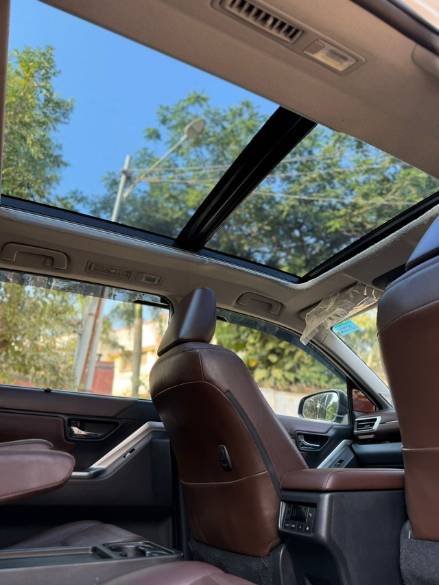 Second-hand 2023 Toyota Innova Hycross ZX(O) Hybrid for sale in Mumbai-9