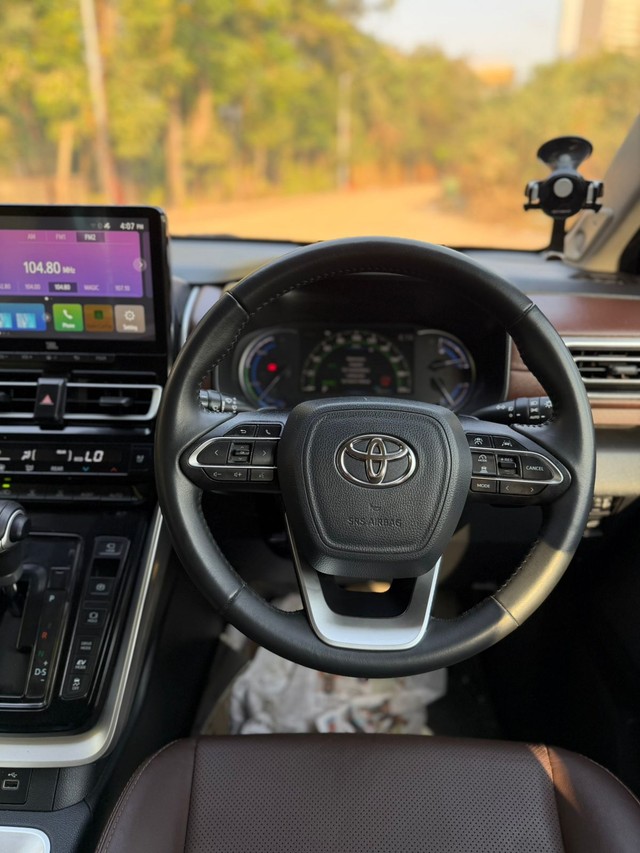 Second-hand 2023 Toyota Innova Hycross ZX(O) Hybrid for sale in Mumbai-12