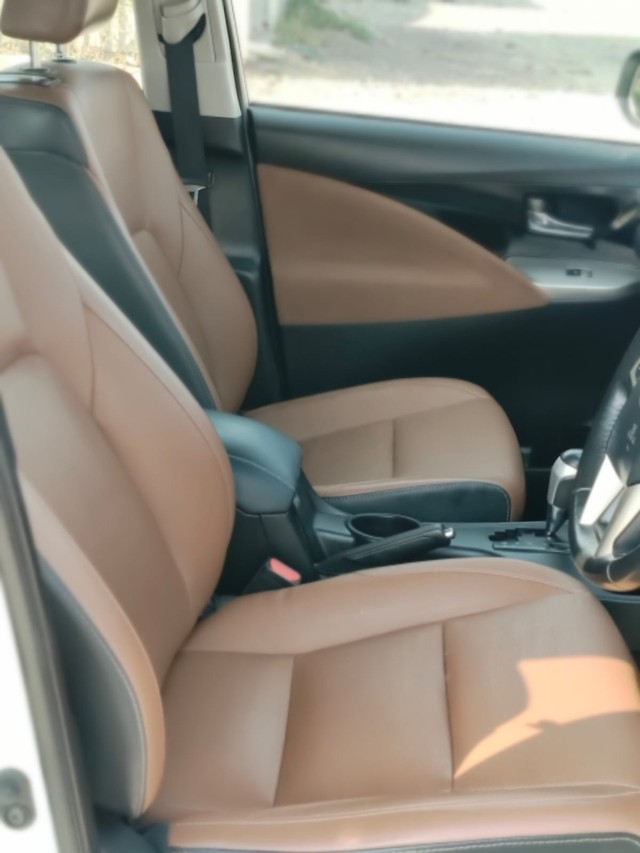 Toyota Innova Crysta 2.4 G MT Second-hand 2020 Toyota Innova Crysta 2.4 G MT for sale in Surat-7