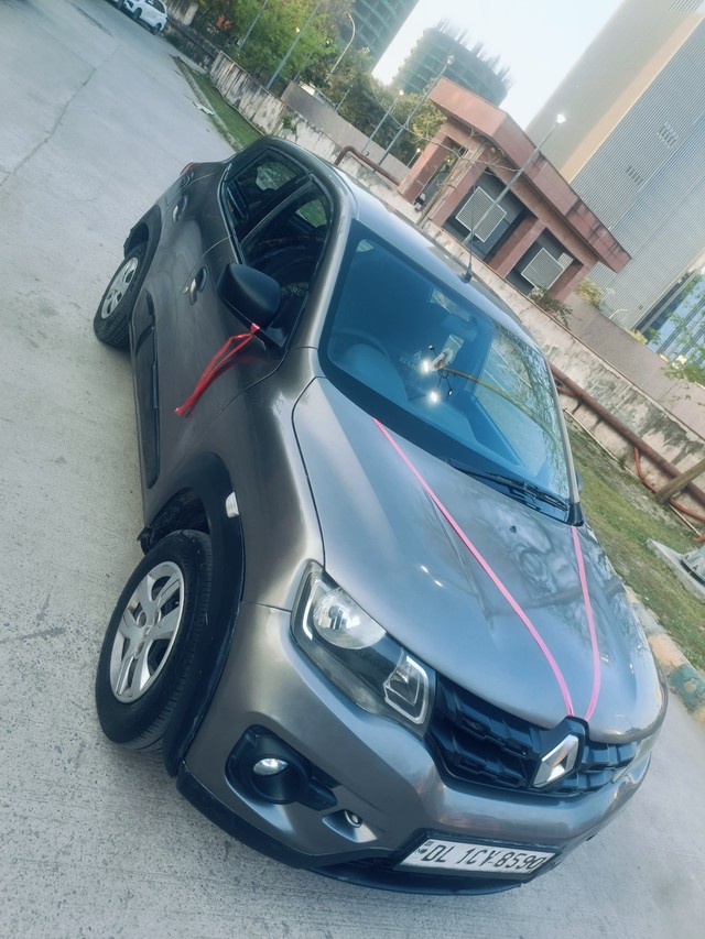 Second-hand 2017 Renault KWID 1.0 RXT for sale in Noida-13