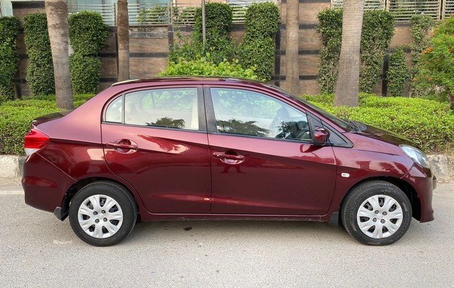 Honda Amaze S AT i-Vtech Second-hand 2015 Honda Amaze S AT i-Vtech for sale in New Delhi-1