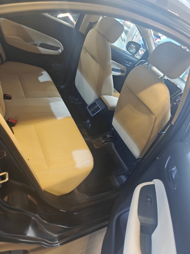 Second-hand 2022 Honda City V CVT for sale in New Delhi-7