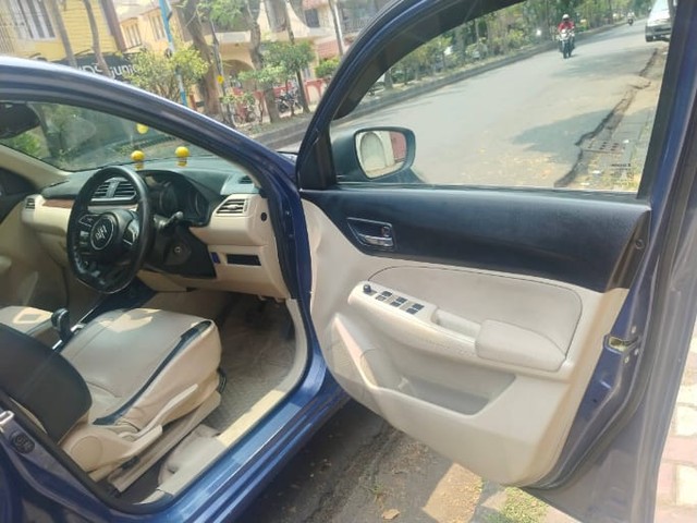Second-hand 2017 Maruti Swift Dzire AMT VXI for sale in Kolkata-9