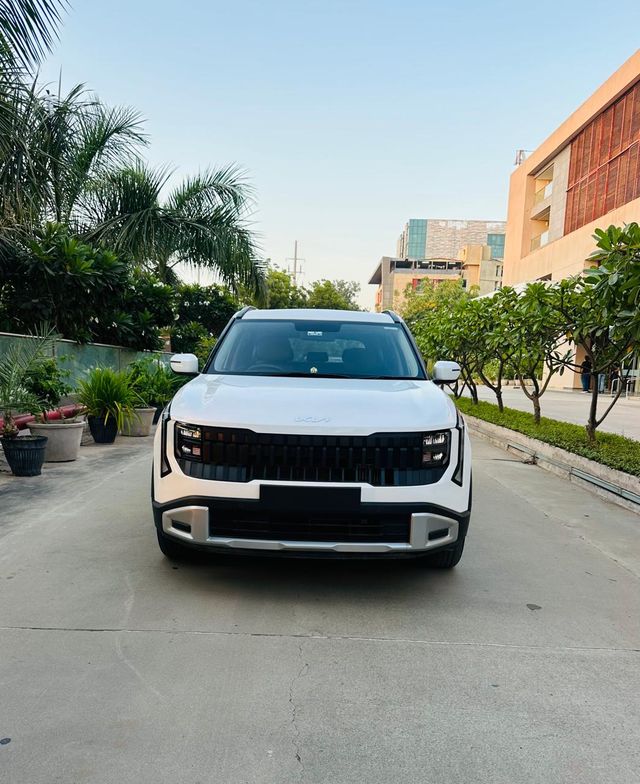 Kia Seltos एचटीके (ओ) डीजल एटी Second-hand 2026 Kia Seltos एचटीके (ओ) डीजल एटी for sale in Ahmedabad