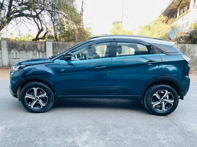 Second-hand 2022 Tata Nexon EV XZ Plus for sale in Mumbai-3