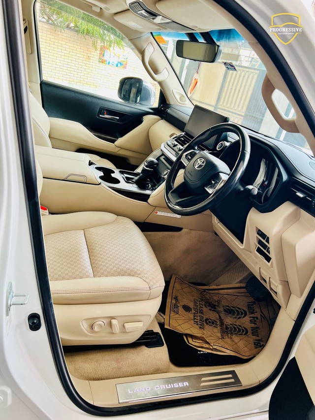 Second-hand 2023 Toyota Land Cruiser 300 ZX for sale in New Delhi-5