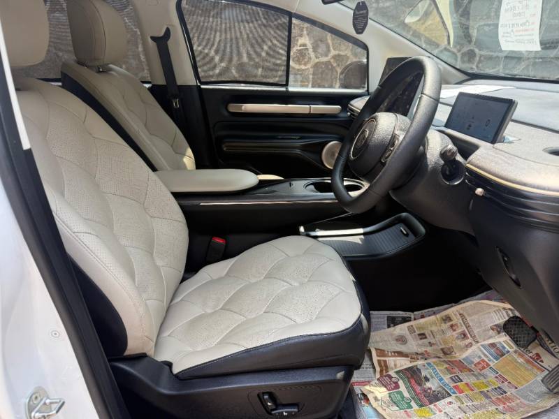 Buy Used MG Windsor EV Essence Pro of 2025 model @ 17,00,000 INR in ...