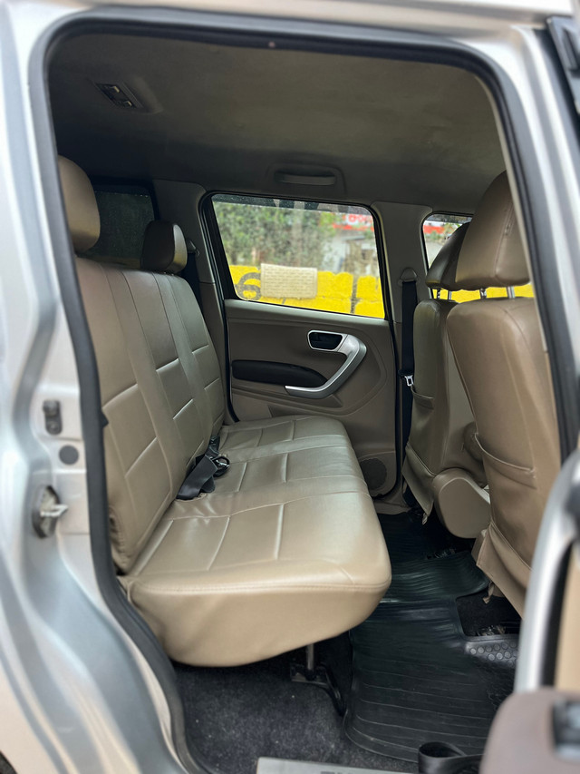 Second-hand 2016 Mahindra TUV 300 T8 for sale in Bangalore-6