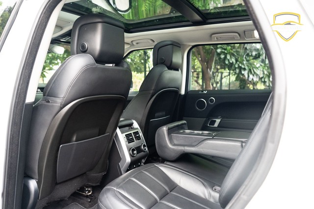 Second-hand 2020 Land Rover Range Rover Sport 2.0 Petrol SE for sale in New Delhi-7