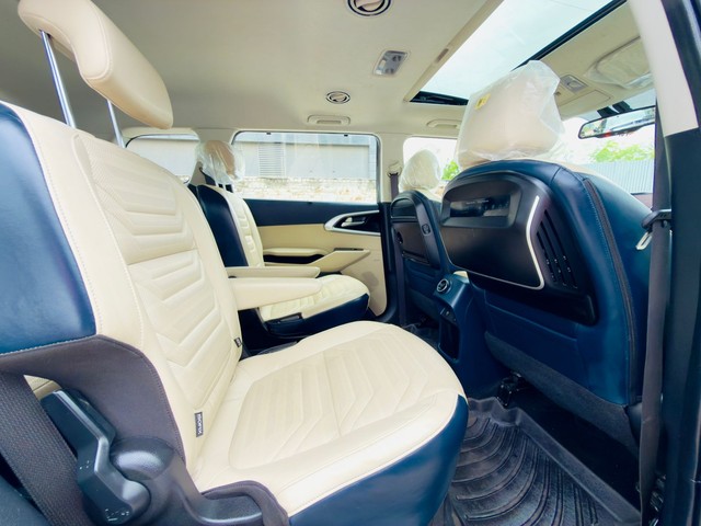 Second-hand 2022 Kia Carens Luxury Plus Diesel AT 6 STR BSVI for sale in Surat-10