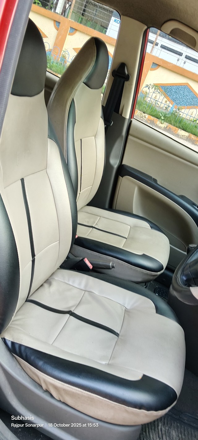 Second-hand 2011 Hyundai i10 Magna for sale in Kolkata-12