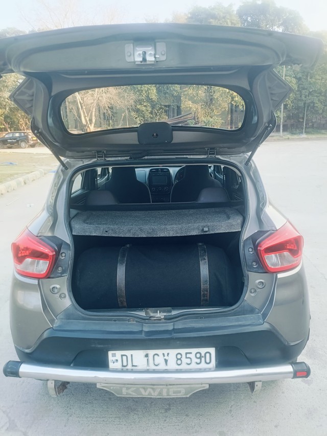 Second-hand 2017 Renault KWID 1.0 RXT for sale in Noida-7