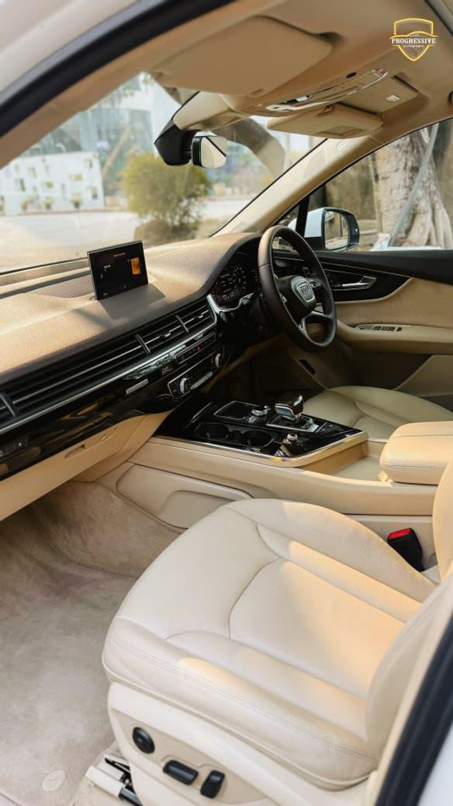 Second-hand 2019 Audi Q7 40 TFSI Quattro Technology for sale in New Delhi-7