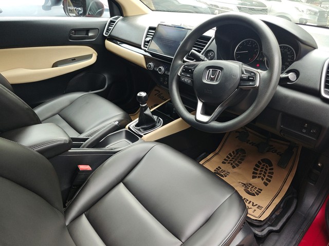 Honda City V MT Second-hand 2022 Honda City V MT for sale in New Delhi-12