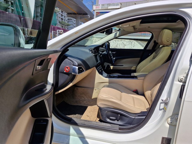 Jaguar XE 2.0L Diesel Prestige Second-hand 2018 Jaguar XE 2.0L Diesel Prestige for sale in Mumbai-12