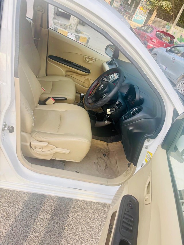 Second-hand 2015 Honda Amaze S i-Vtech for sale in Noida-6