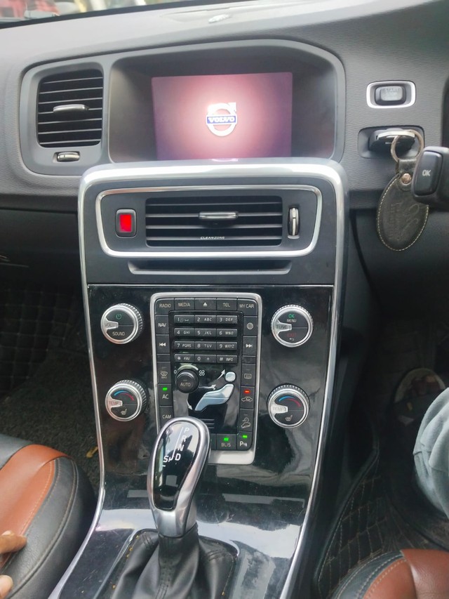 Second-hand 2018 Volvo S60 Cross Country D4 AWD BSIV for sale in Kolkata-10