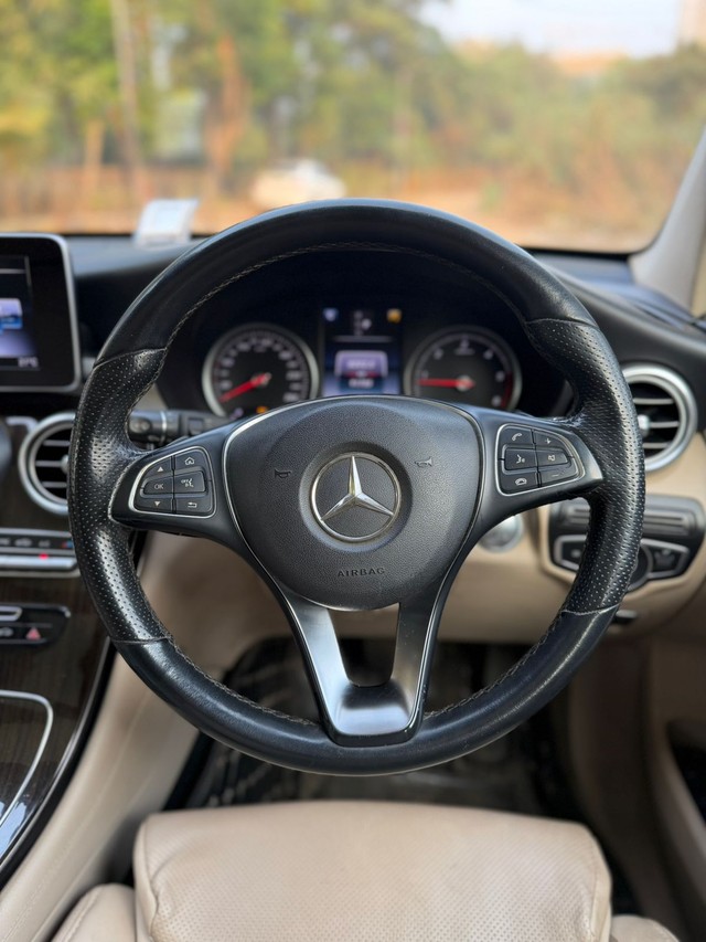 Second-hand 2019 Mercedes-Benz GLC 220d 4MATIC for sale in Mumbai-18