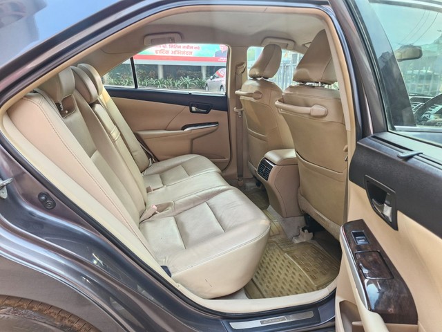 Second-hand 2014 Toyota Camry Hybrid for sale in Mumbai-7