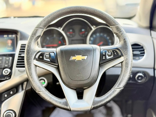 Chevrolet Cruze LTZ AT Second-hand 2017 Chevrolet Cruze LTZ AT for sale in Surat-12