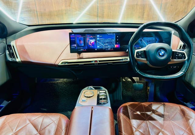 Second-hand 2022 BMW iX xDrive40 for sale in Madurai-11