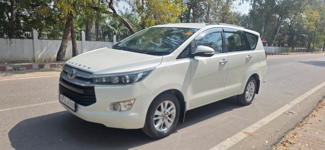 Second-hand 2017 Toyota Innova Crysta 2.4 ZX MT BSIV for sale in Allahabad-2