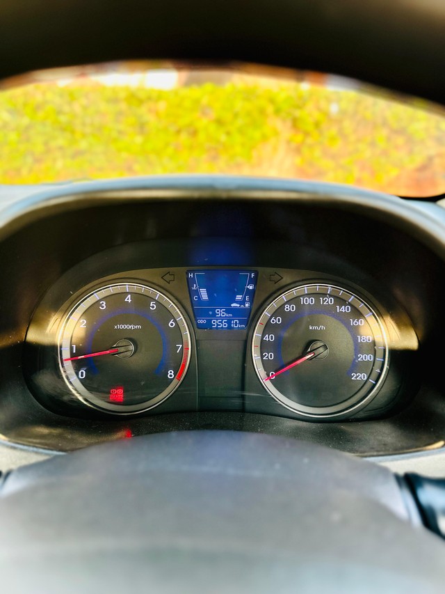 Second-hand 2014 Hyundai Verna 1.6 SX VTVT for sale in Surat-11