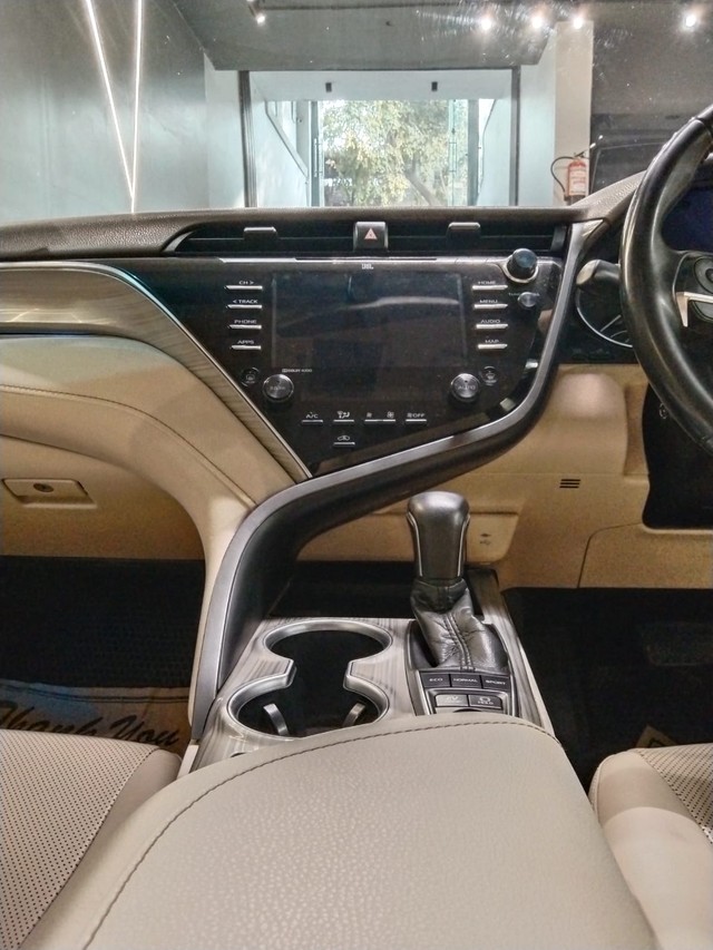 Second-hand 2021 Toyota Camry Hybrid 2.5 for sale in New Delhi-6