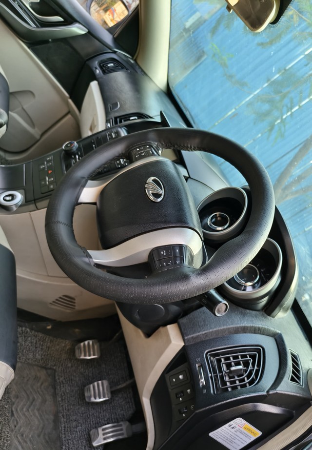 Second-hand 2015 Mahindra XUV500 R W10 FWD for sale in Mumbai-6