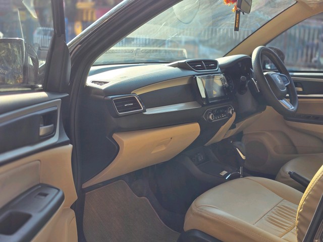 Second-hand 2023 Honda Amaze 2nd Gen VX CVT for sale in Kolkata-12