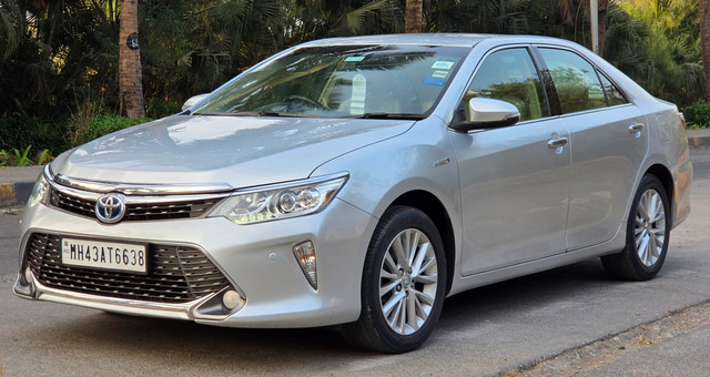 Second-hand 2015 Toyota Camry Hybrid for sale in Mumbai-4
