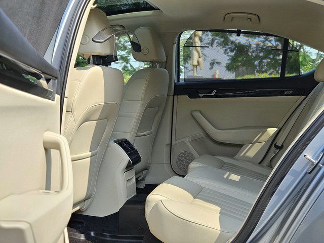 Second-hand 2018 Skoda Superb LK 1.8 TSI AT for sale in Mumbai-12