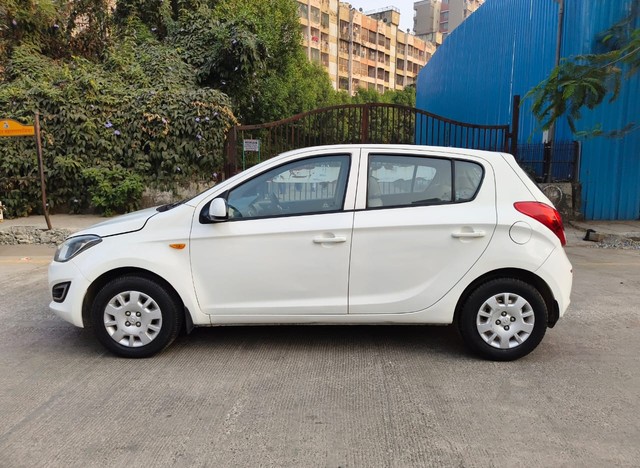 Second-hand 2012 Hyundai i20 Magna for sale in Mumbai-3