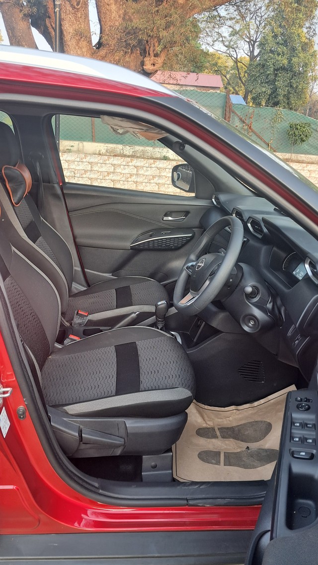 Second-hand 2025 Nissan Magnite Acenta AMT for sale in Jabalpur-11