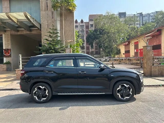 Second-hand 2022 Hyundai Alcazar Signature (O) Diesel AT BSVI for sale in Mumbai-1